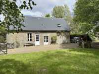 UNDER OFFER AHIN-SP-001843 Nr Le Teilleul 50640 3 bedroom country house for sale in a quiet position with over 1/2 acre